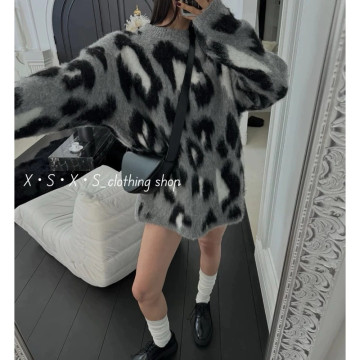 復古豹紋慵懶感 圓領中長版寬鬆軟糯毛衣/豹紋針織長上衣