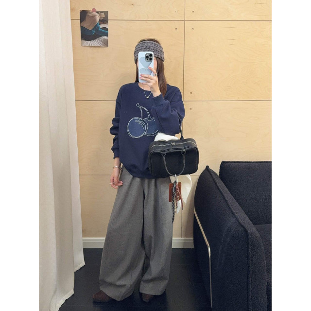 韓系貼布櫻桃刺繡圓領長袖百搭衛衣