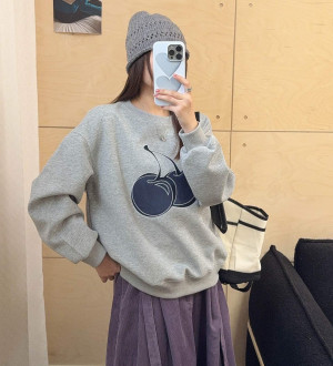 韓系貼布櫻桃刺繡圓領長袖百搭衛衣