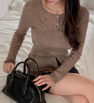 韓系chic氣質圓領排釦簡約打底上衣女+吊带針織套装(高彈力）