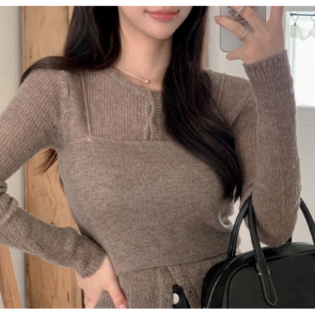 韓系chic氣質圓領排釦簡約打底上衣女+吊带針織套装(高彈力）