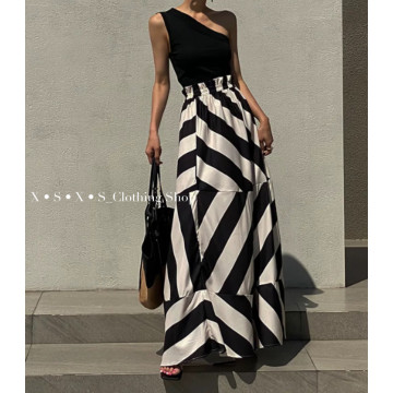 歐美時尚渡假風高腰顯瘦 不規則黑白幾何條紋大裙擺傘擺長裙