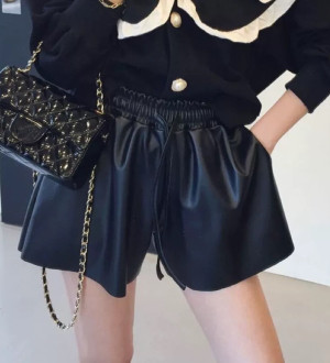 秋冬怎麼能沒有的百搭單品 高腰抽繩繫帶PU皮闊型休閒短褲