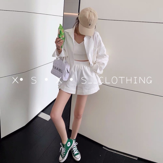 oversized設計襯衫上衣➕高腰A字休閒短褲套裝(不含內搭背心) oversized設計襯衫上衣➕高腰A字休閒短褲套裝(不含內搭背心)